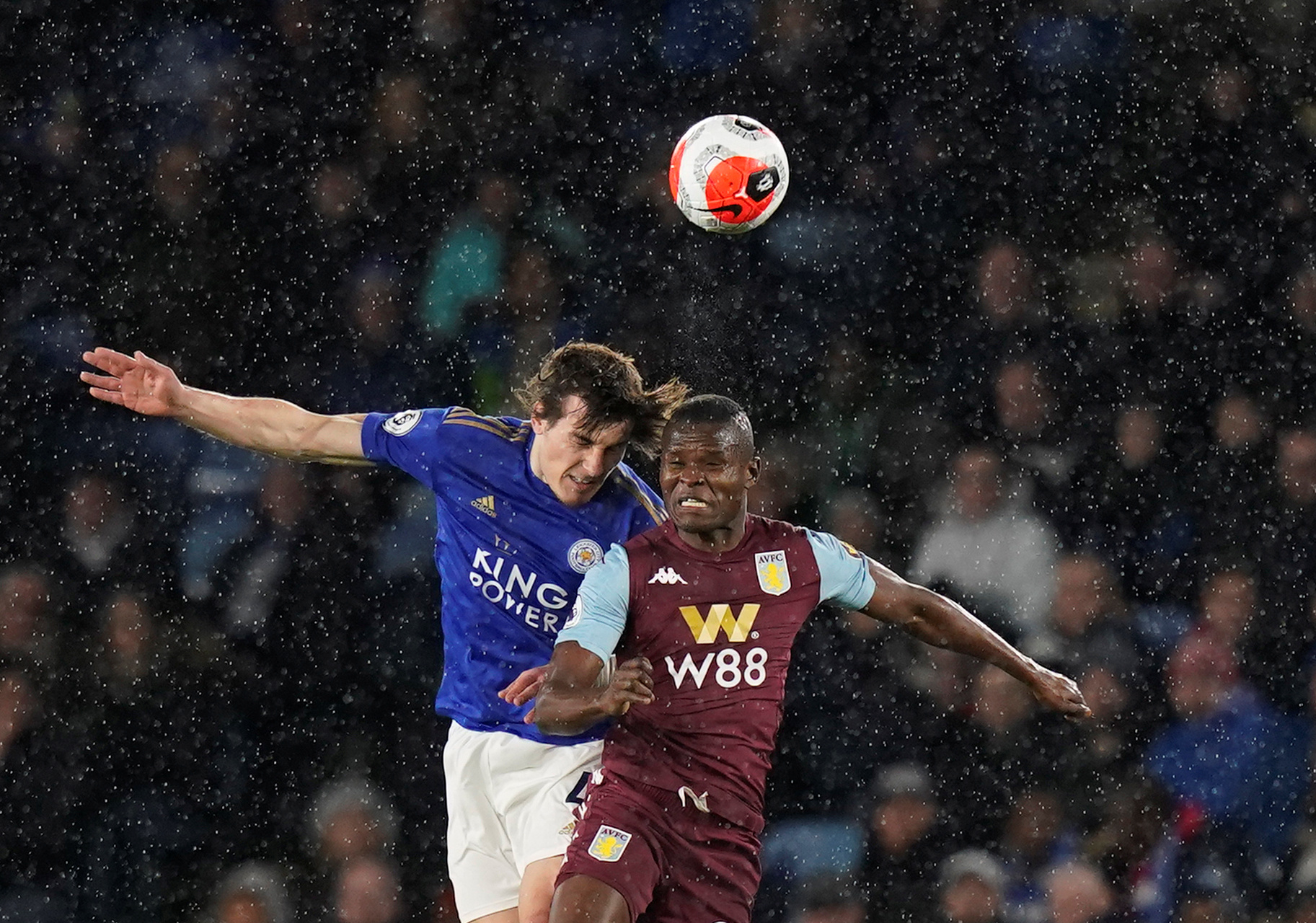 队在激烈竞 队在激烈竞